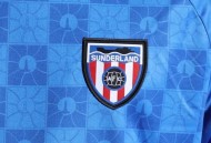 太阳报：桑德兰新赛季客场队服将使用新队徽，主场依然是旧队徽