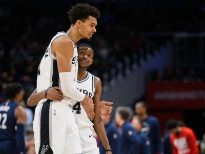 圣安东尼奥马刺续约达龙福克斯，获得嘉奖229亿美元合同资格