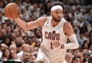 克利夫兰骑士首发小前锋斯特鲁斯左脚琼斯骨折！新赛季希望受挫