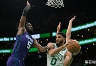 绿军三箭齐发射落黄蜂，六连败刺痛夏洛特！