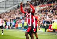 热刺纽卡有意！BBC：布伦特福德尝试续约维萨，但他今夏更想离队