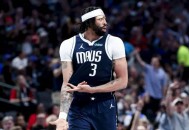 戴维斯半场封神，6次盖帽引领达拉斯独行侠轻取多伦多猛龙