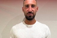 官方：意丙萨勒尼塔纳从都灵签下35岁门将A-多纳鲁马，合同至2026