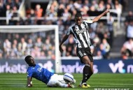 纽卡斯尔或卖伊萨克给沙特联！做账冲动弥漫在英超和欧洲空气中！