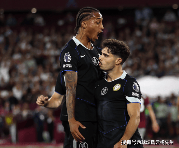 切尔西客场5-1横扫西汉姆联,凭借净胜球优势暂登英超榜首